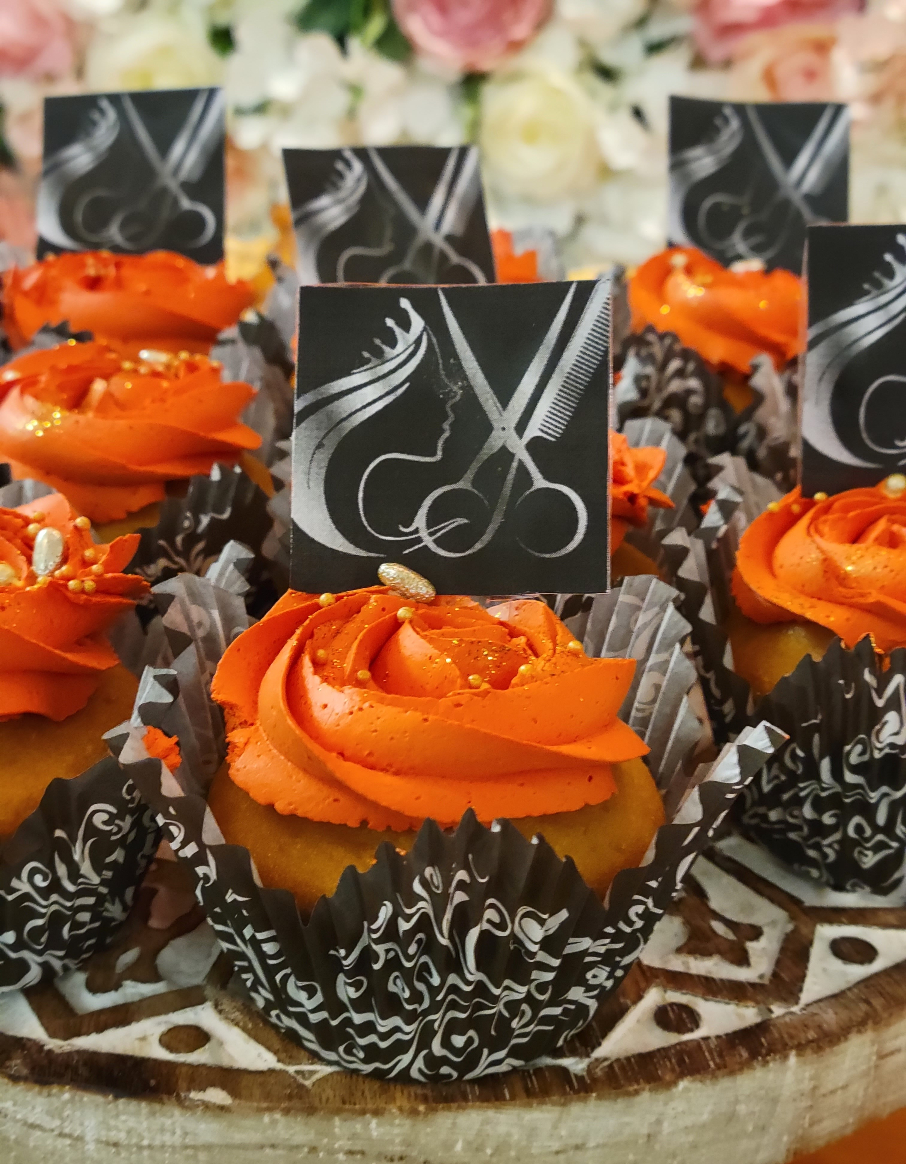 Cupcakes cream topped